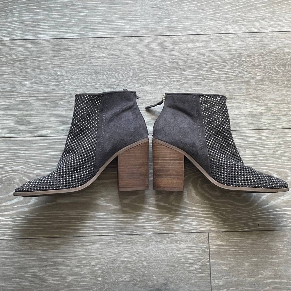 Madden Girl Mocha Gray and Silver Ankle Boots Sz 9M Block Heel Y2K Perforated